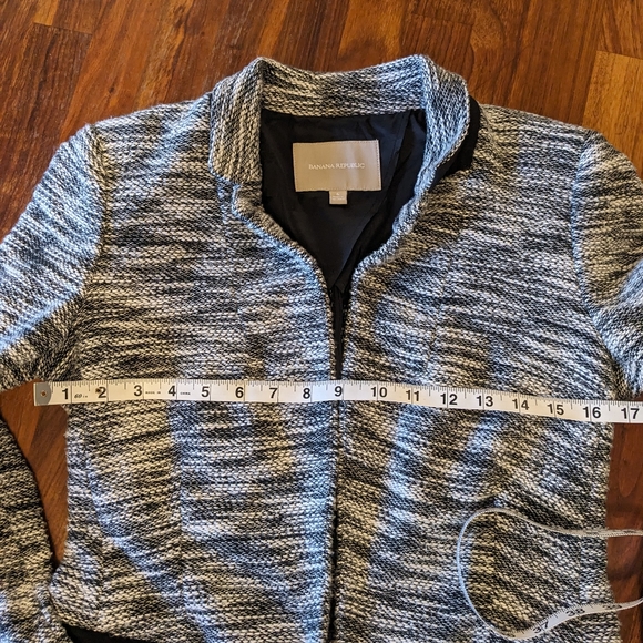 Banana Republic Tweed Blazer size 6. - Picture 12 of 13